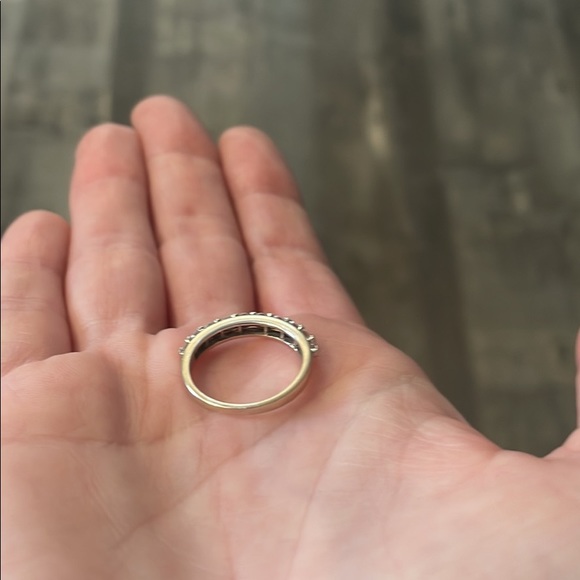 .6 ct. white gold wedding band - Picture 5 of 7